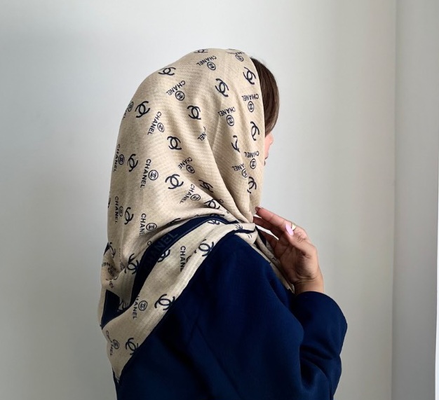 روسری نخی طرح دار